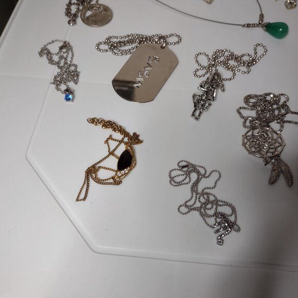 Lot Of Over 30 Pendant Necklaces - Picture 15 of 16